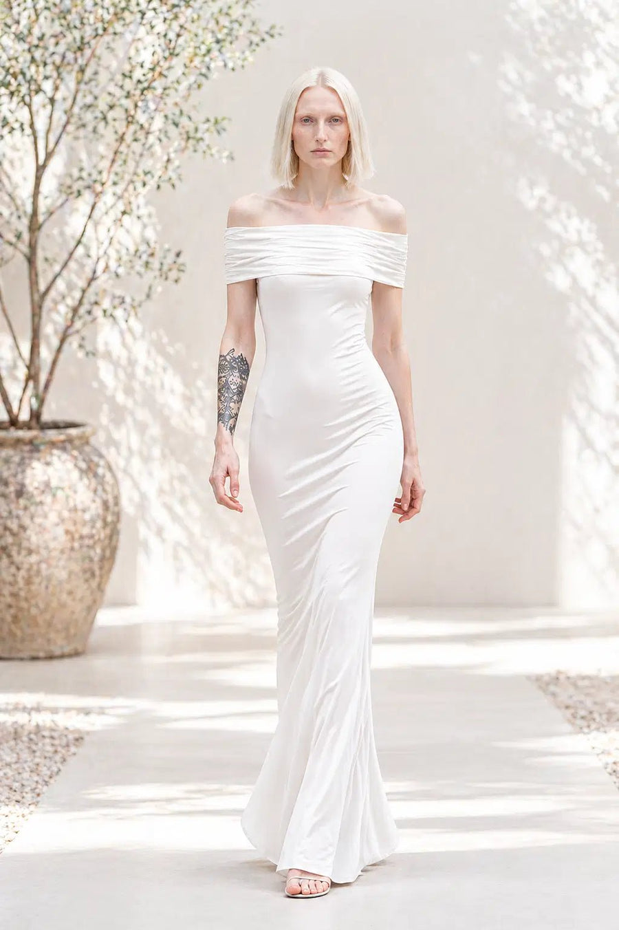 Remia™ | Vestido midi de cóctel con hombros descubiertos